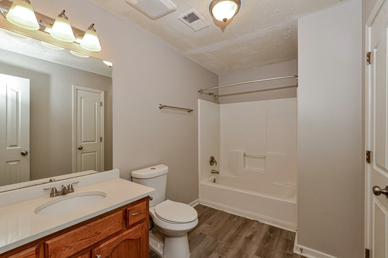 1,875/Mo, 7163 Windsor Dr Horn Lake, MS 38637 Bathroom View