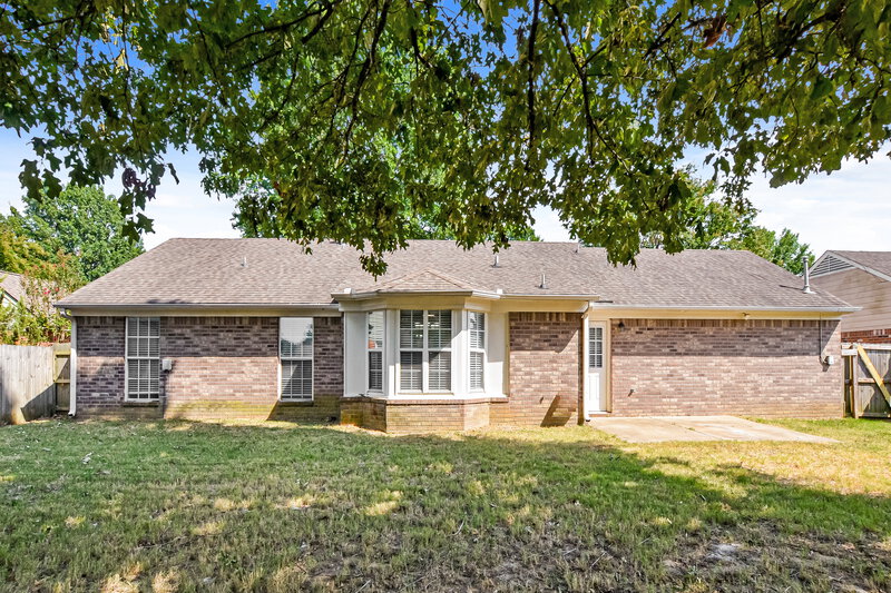 1,875/Mo, 7163 Windsor Dr Horn Lake, MS 38637 Rear View