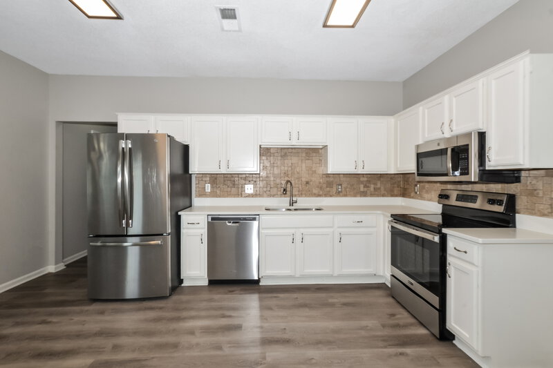 2,390/Mo, 7415 Creekside Dr Olive Branch, MS 38654 Kitchen View 2