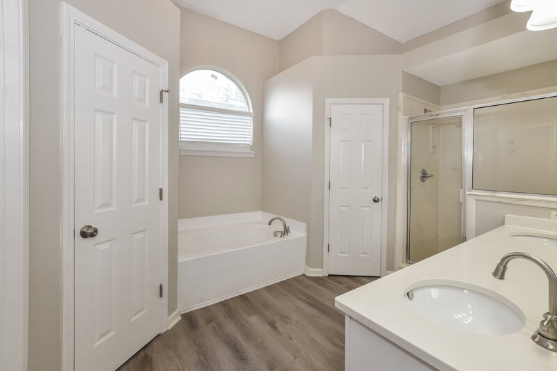 2,390/Mo, 7415 Creekside Dr Olive Branch, MS 38654 Main Bathroom View 2