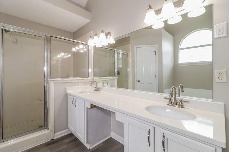 1,900/Mo, 7415 Creekside Dr Olive Branch, MS 38654 Main Bathroom View