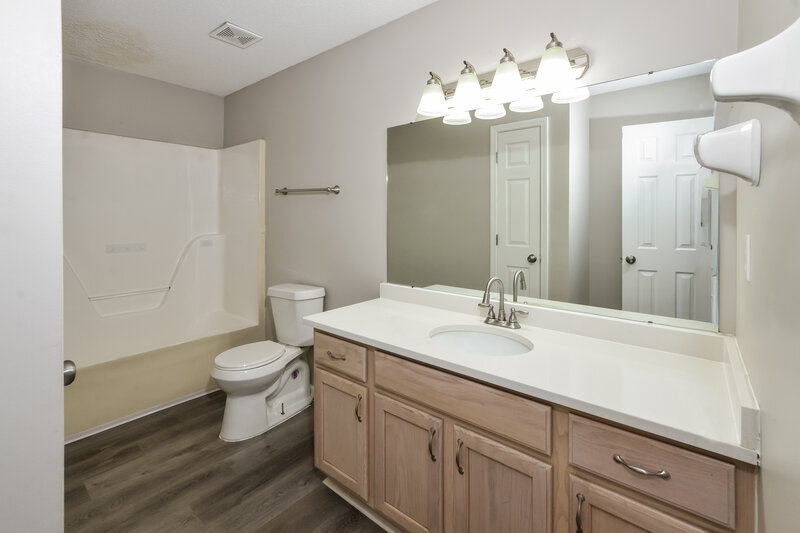 2,390/Mo, 7415 Creekside Dr Olive Branch, MS 38654 Bathroom View 2