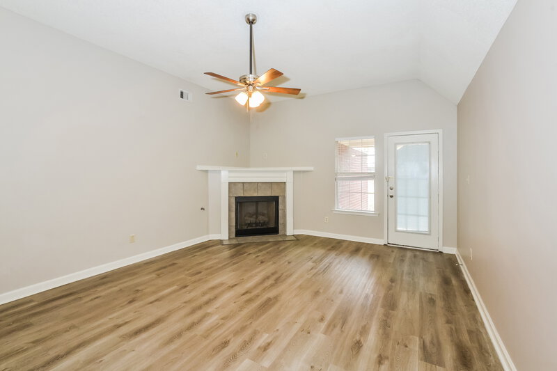 1,730/Mo, 7558 Fox Hunt Dr E Olive Branch, MS 38654 Living Room View