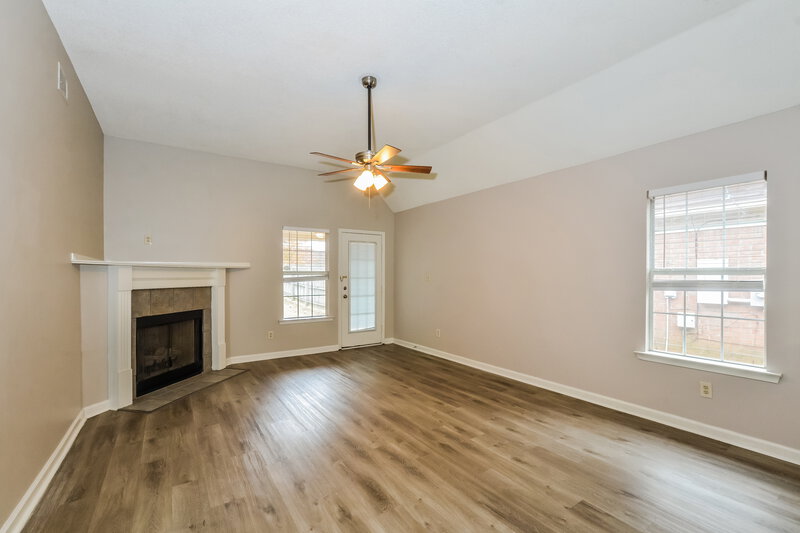 1,730/Mo, 7558 Fox Hunt Dr E Olive Branch, MS 38654 Living Room View 2