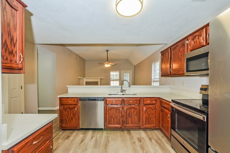 1,730/Mo, 7558 Fox Hunt Dr E Olive Branch, MS 38654 Kitchen View 2