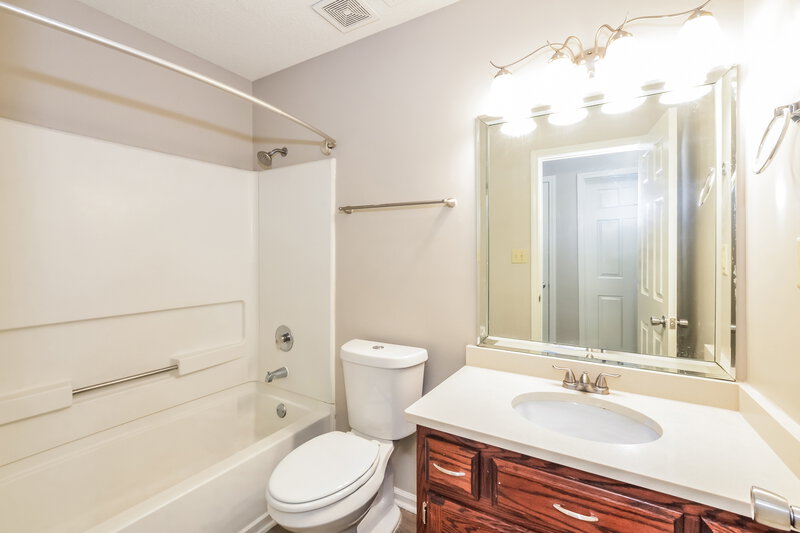 1,730/Mo, 7558 Fox Hunt Dr E Olive Branch, MS 38654 Bathroom View