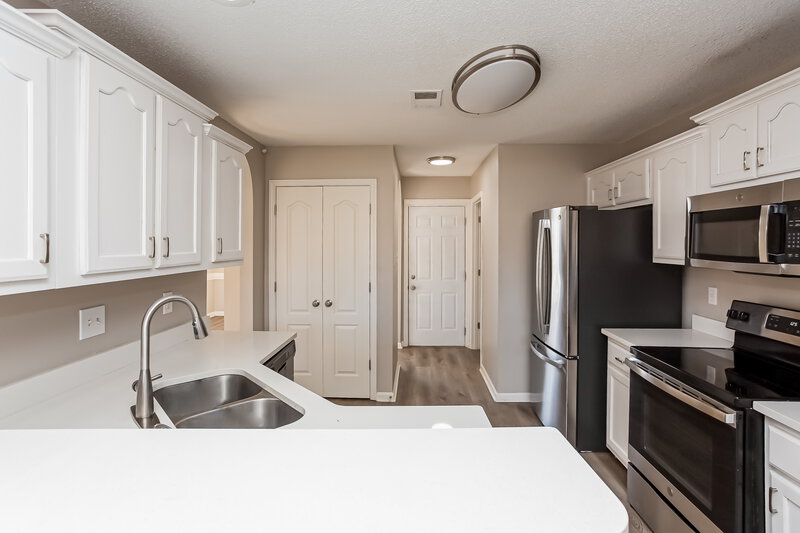 2,020/Mo, 13064 Sandbourne S Olive Branch, MS 38654 Kitchen View 2