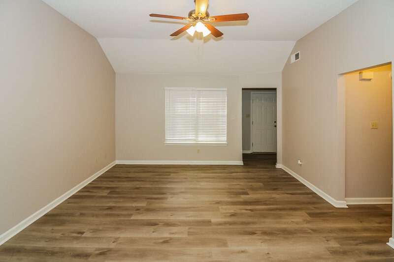 1,715/Mo, 5700 Kayla Dr Southaven, MS 38671 Living Room View