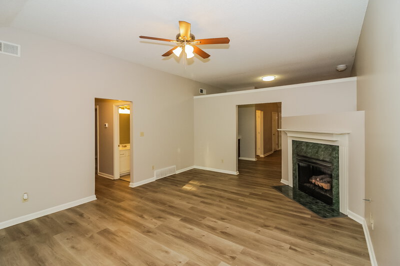 1,715/Mo, 5700 Kayla Dr Southaven, MS 38671 Living Room View 2