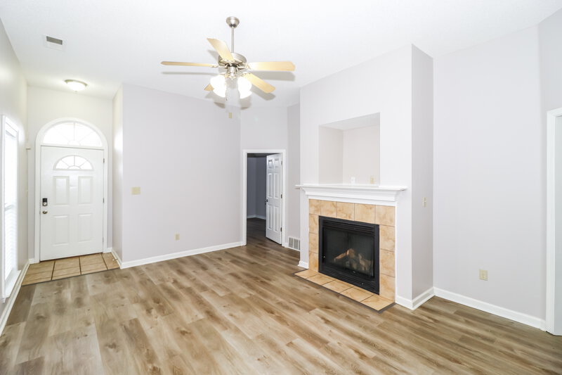 1,705/Mo, 6943 Parkbrook Ln Cordova, TN 38018 Living Room View 2