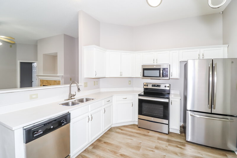 1,705/Mo, 6943 Parkbrook Ln Cordova, TN 38018 Kitchen View