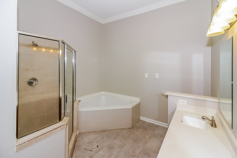 0/Mo, 779 N Sanga Rd Cordova, TN 38018 Main Bathroom View