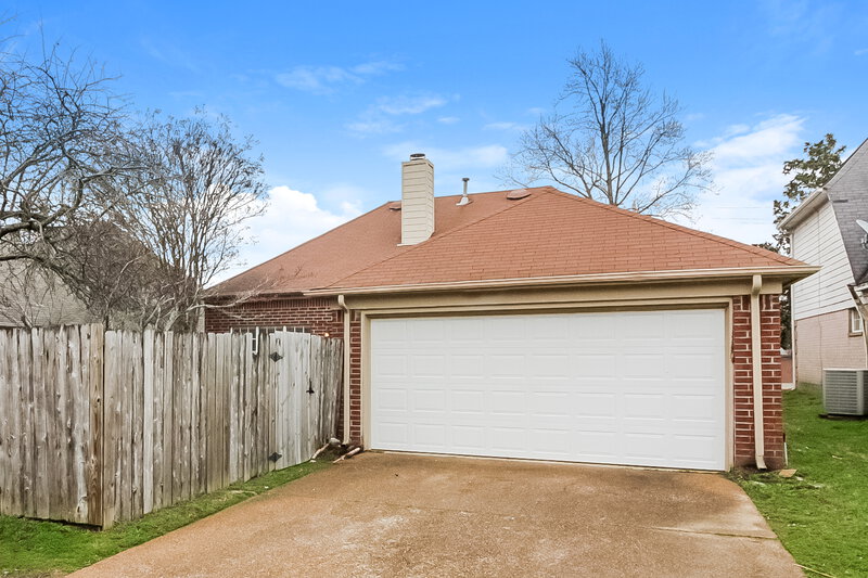 0/Mo, 779 N Sanga Rd Cordova, TN 38018 Rear View 2