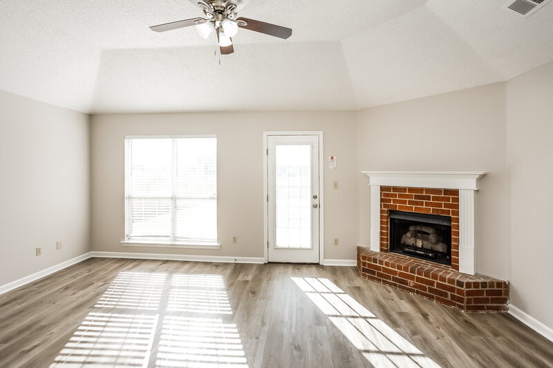 2,440/Mo, 4445 Shadow Ridge Dr Horn Lake, MS 38637 Living Room View