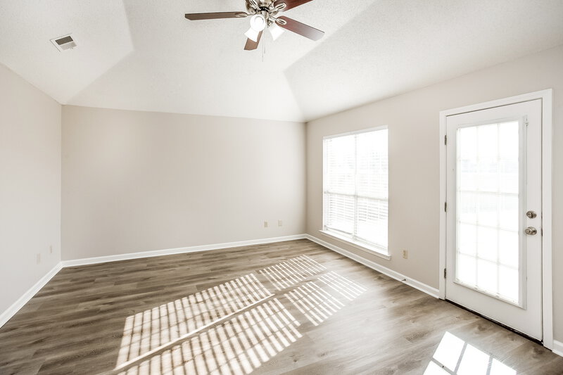 2,440/Mo, 4445 Shadow Ridge Dr Horn Lake, MS 38637 Living Room View 2