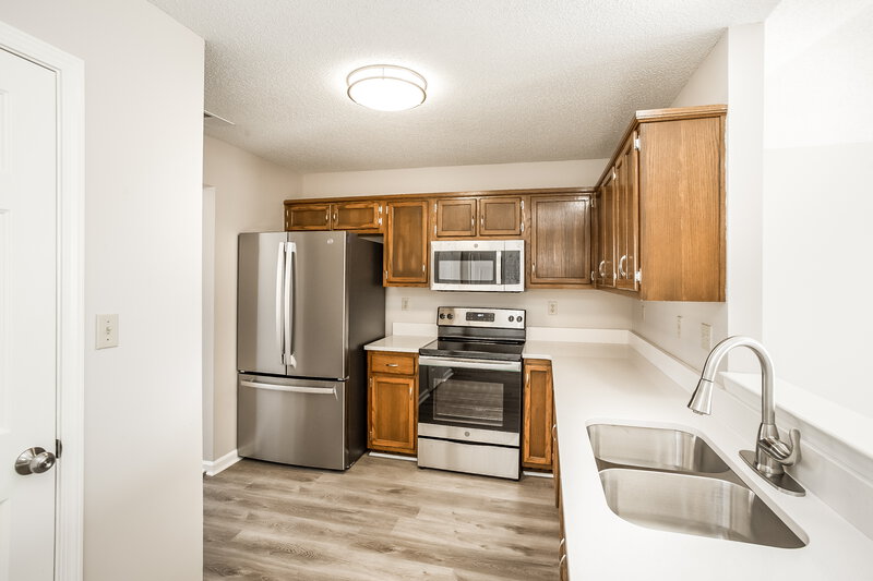 2,440/Mo, 4445 Shadow Ridge Dr Horn Lake, MS 38637 Kitchen View 2