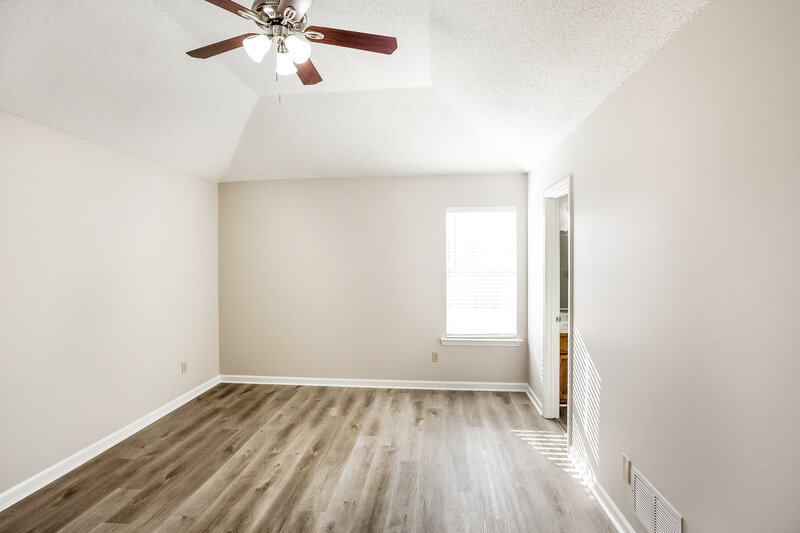 2,440/Mo, 4445 Shadow Ridge Dr Horn Lake, MS 38637 Main Bedroom View