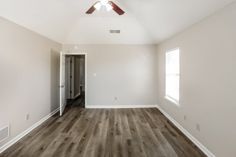 2,440/Mo, 4445 Shadow Ridge Dr Horn Lake, MS 38637 Main Bedroom View 2