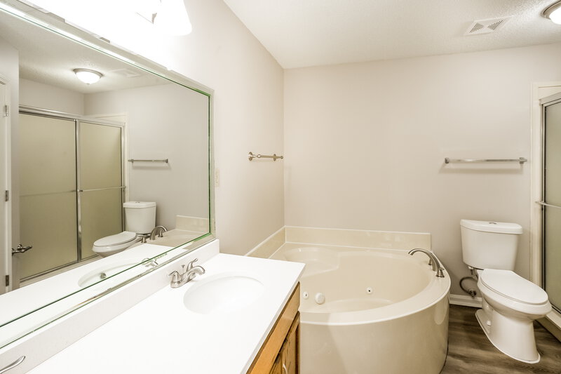2,440/Mo, 4445 Shadow Ridge Dr Horn Lake, MS 38637 Main Bathroom View