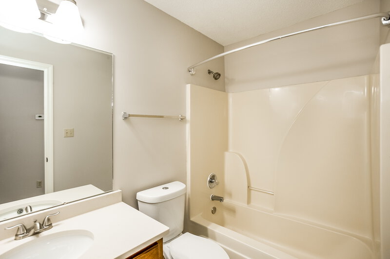 2,440/Mo, 4445 Shadow Ridge Dr Horn Lake, MS 38637 Bathroom View