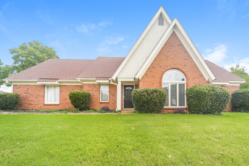 3,240/Mo, 5000 W Old Farm Rd Memphis, TN 38125 External View