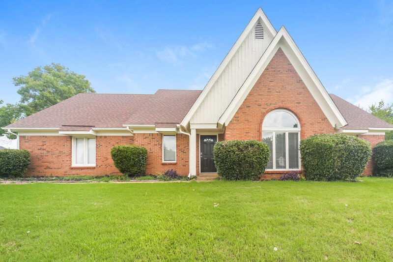 3,240/Mo, 5000 W Old Farm Rd Memphis, TN 38125 Front View