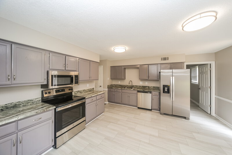 3,240/Mo, 5000 W Old Farm Rd Memphis, TN 38125 Kitchen View