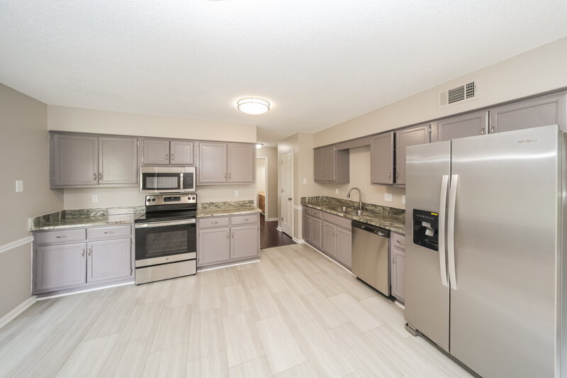 3,240/Mo, 5000 W Old Farm Rd Memphis, TN 38125 Kitchen View 2