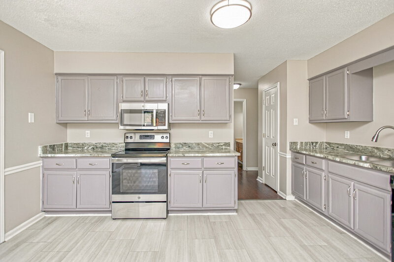 2,440/Mo, 5000 W Old Farm Rd Memphis, TN 38125 Kitchen View 2