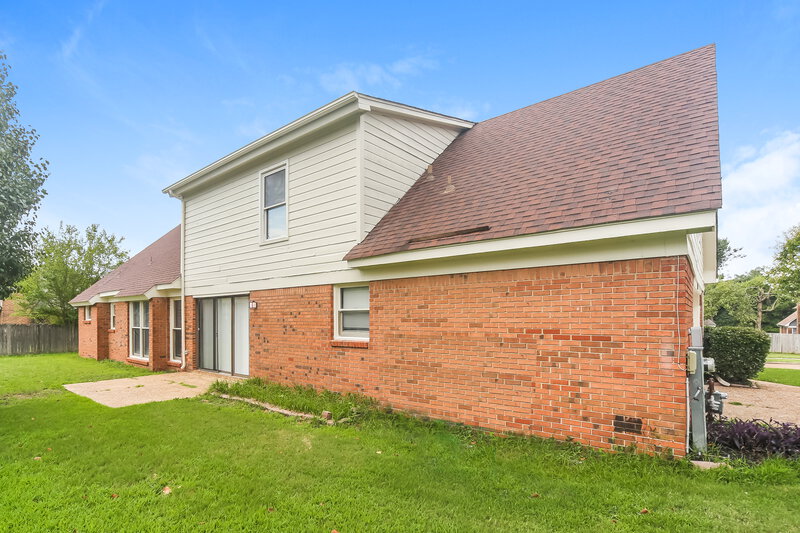 3,240/Mo, 5000 W Old Farm Rd Memphis, TN 38125 Rear View