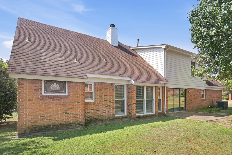 2,440/Mo, 5000 W Old Farm Rd Memphis, TN 38125 Rear View