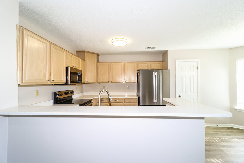 2,450/Mo, 7121 Showboat Ln Cordova, TN 38018 Kitchen View