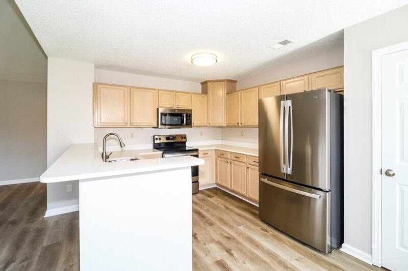 2,450/Mo, 7121 Showboat Ln Cordova, TN 38018 Kitchen View 2