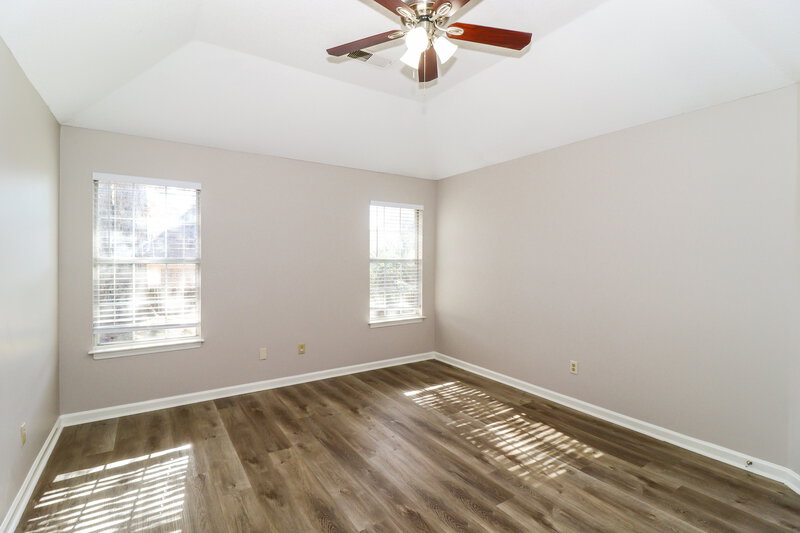 2,450/Mo, 7121 Showboat Ln Cordova, TN 38018 Main Bedroom View