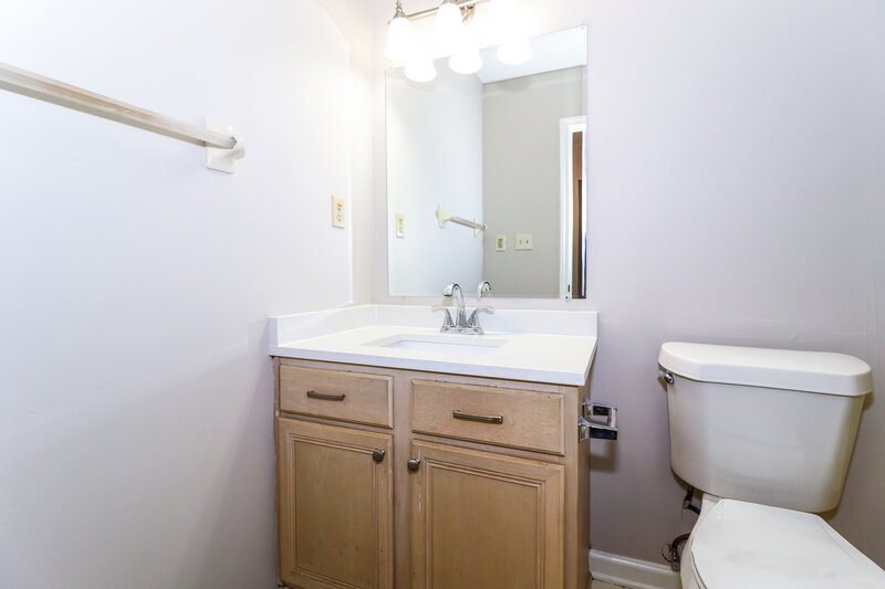 2,450/Mo, 7121 Showboat Ln Cordova, TN 38018 Bathroom View