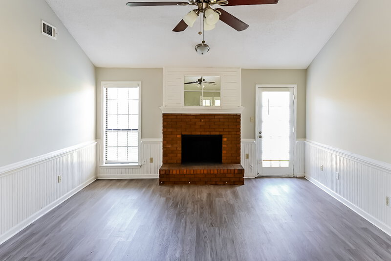 1,780/Mo, 1913 Brentwood Trce Southaven, MS 38671 Family Room View