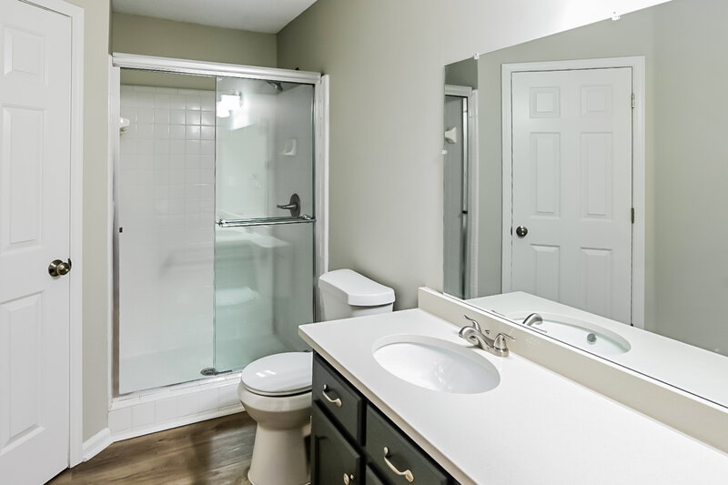 1,780/Mo, 1913 Brentwood Trce Southaven, MS 38671 Main Bathroom View 2