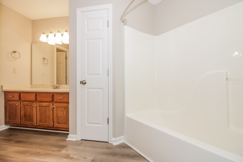 1,585/Mo, 6848 Stevenwoods Ave Memphis, TN 38141 Main Bathroom View