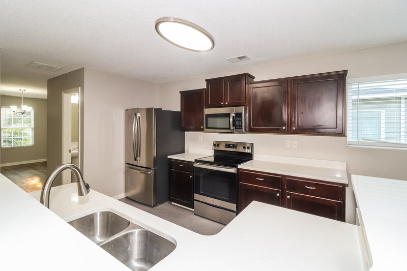 1,900/Mo, 1734 Addison Park Cove Cordova, TN 38016 Kitchen View 2