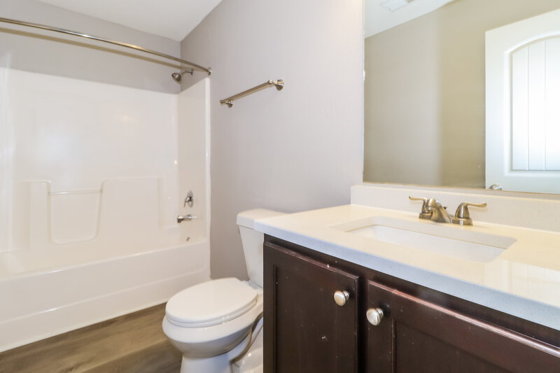 1,900/Mo, 1734 Addison Park Cove Cordova, TN 38016 Bathroom View