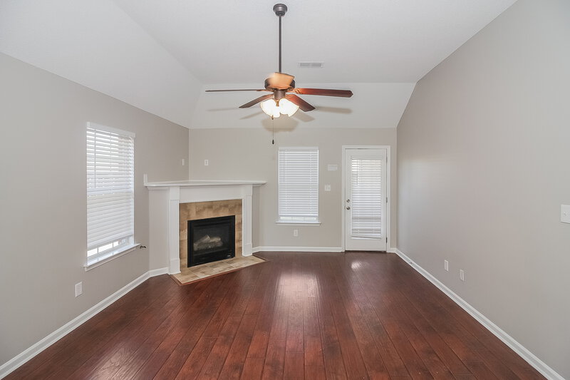 1,995/Mo, 5916 Savannah Pkwy Southaven, MS 38672 Living Room View