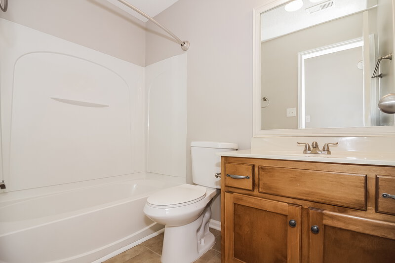 1,995/Mo, 5916 Savannah Pkwy Southaven, MS 38672 Bathroom View