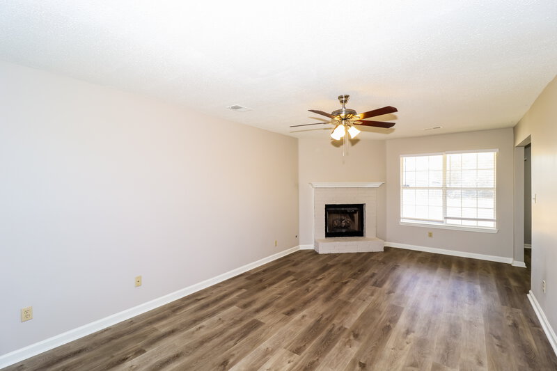 2,700/Mo, 6997 Luxor Ln Cordova, TN 38018 Living Room View