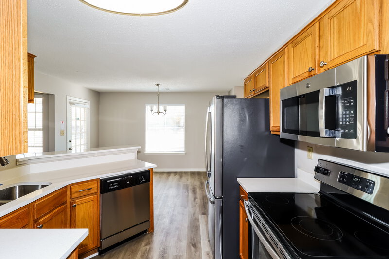 2,700/Mo, 6997 Luxor Ln Cordova, TN 38018 Kitchen View