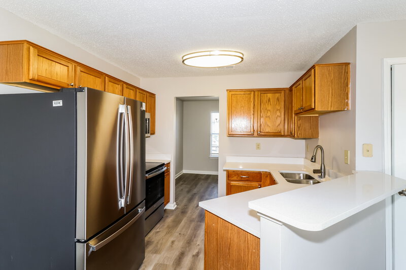 2,700/Mo, 6997 Luxor Ln Cordova, TN 38018 Kitchen View 2