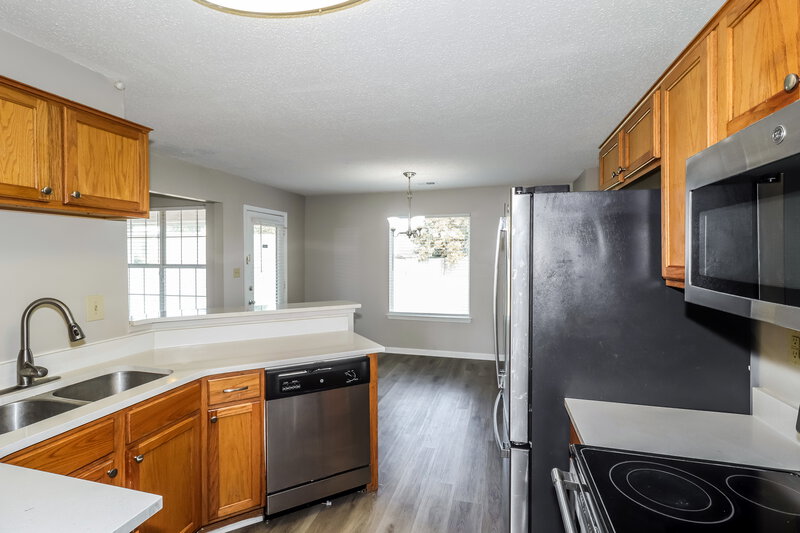 1,985/Mo, 6997 Luxor Ln Cordova, TN 38018 Kitchen View 2