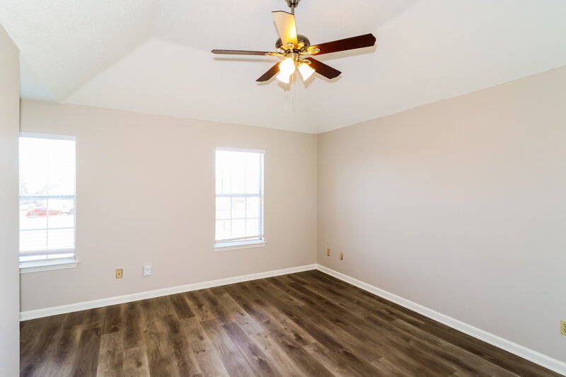 2,700/Mo, 6997 Luxor Ln Cordova, TN 38018 Main Bedroom View