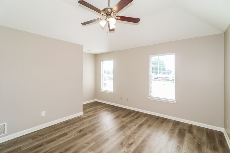 1,985/Mo, 6997 Luxor Ln Cordova, TN 38018 Main Bedroom View