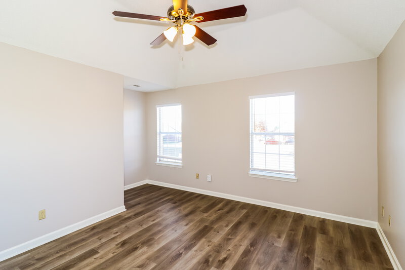 2,700/Mo, 6997 Luxor Ln Cordova, TN 38018 Main Bedroom View 2