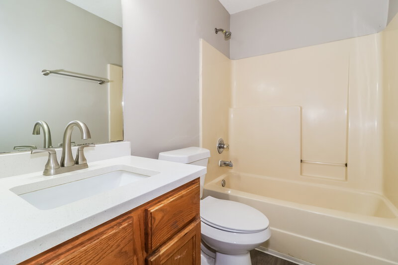 1,985/Mo, 6997 Luxor Ln Cordova, TN 38018 Bathroom View